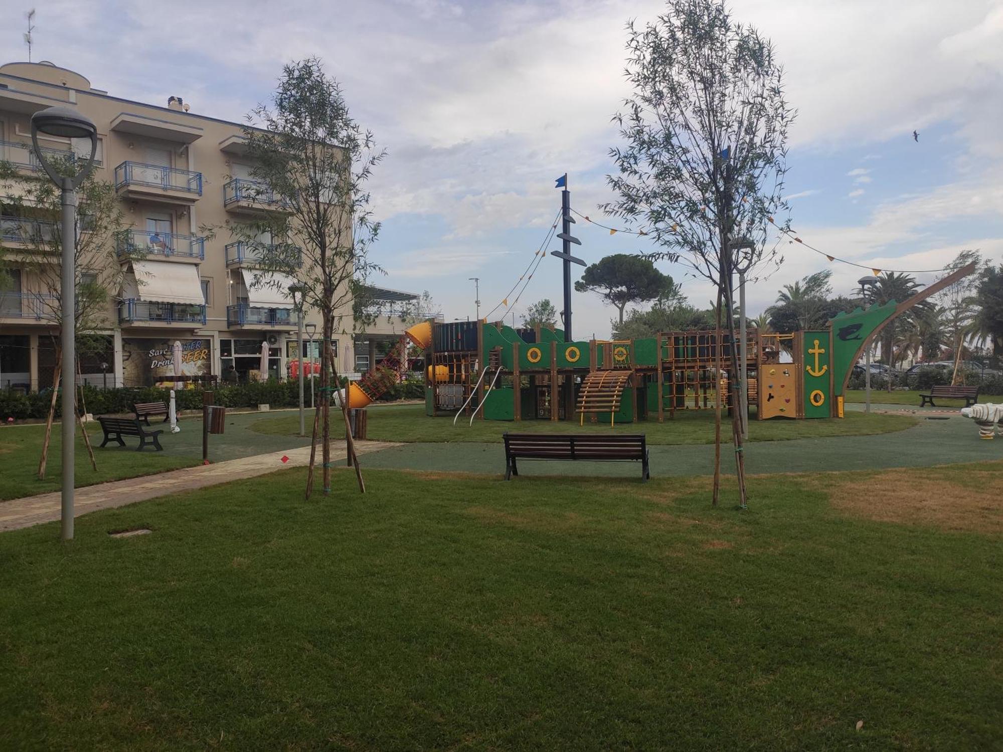 Casa Felix Appartement Giulianova Buitenkant foto